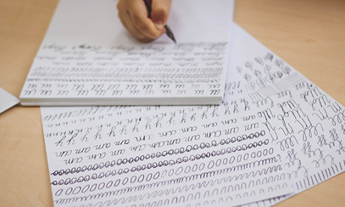 Буквы разные писать тонким пёрышком в тетрадь…Все, что нужно знать о почерке!